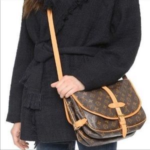 💯AUTHENTIC crossbody saumur 30 Louis Vuitton